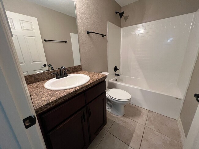 Building Photo - AMAZING 3 BD/2BA Home in Beautiful Ocala!!!