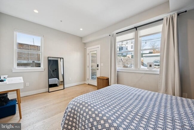 Building Photo - 1636 Trinidad Ave NE