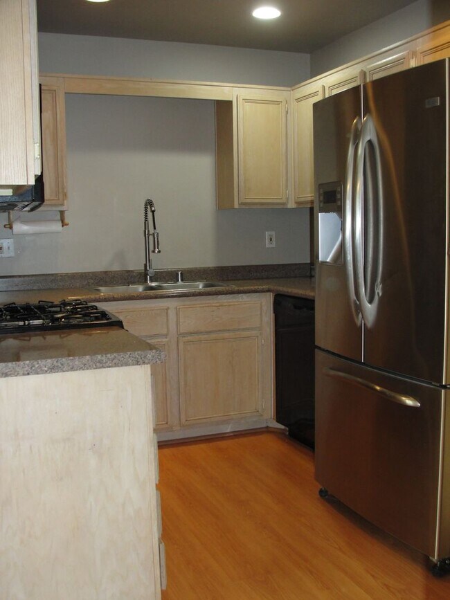 Building Photo - 5258 Steinbrenner Ln
