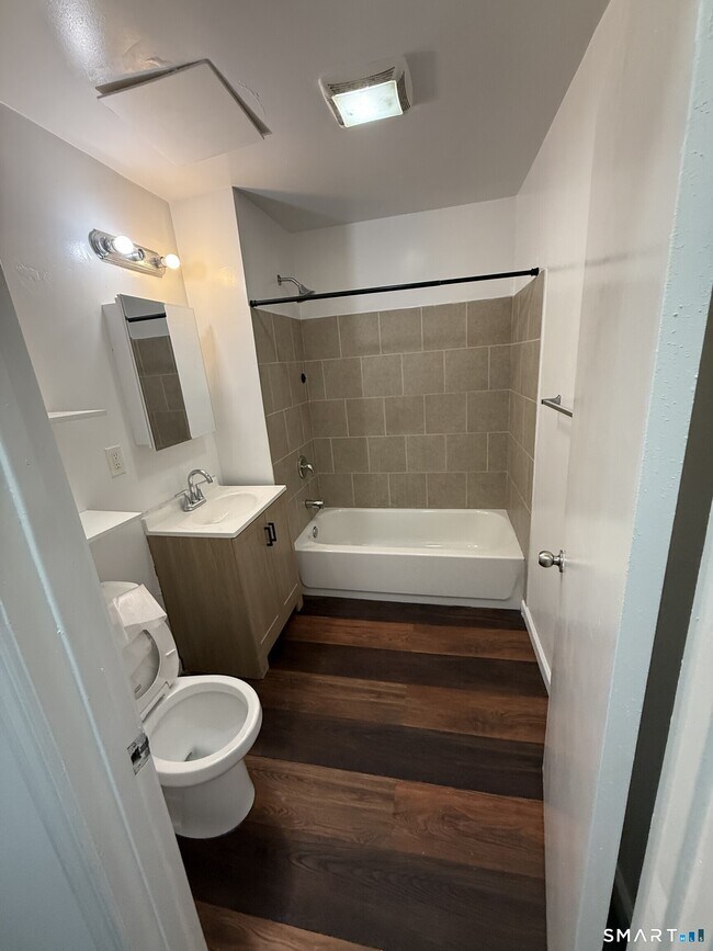 Building Photo - 127 Eagle St