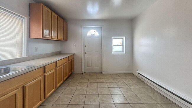 Building Photo - 3-Story Home in the Heart of Philly