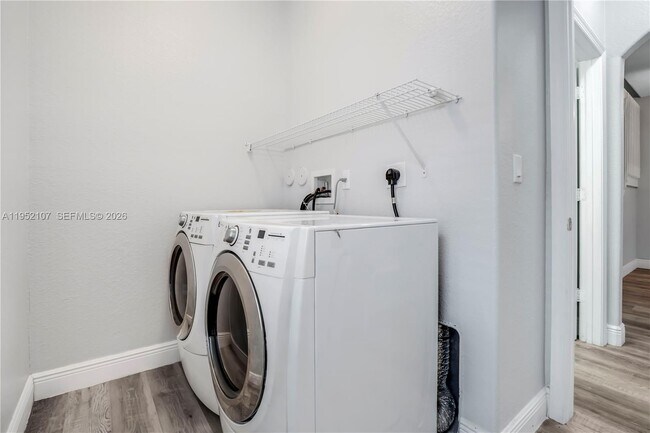 Building Photo - 2540 SW 85th Terrace