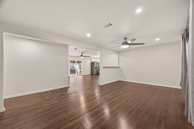 Building Photo - 8726 Glenloch Dr