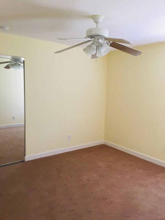 Building Photo - 310 Shady Ln