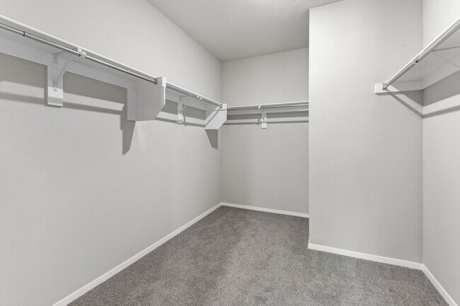 Building Photo - Spacious Home in Fayetteville!