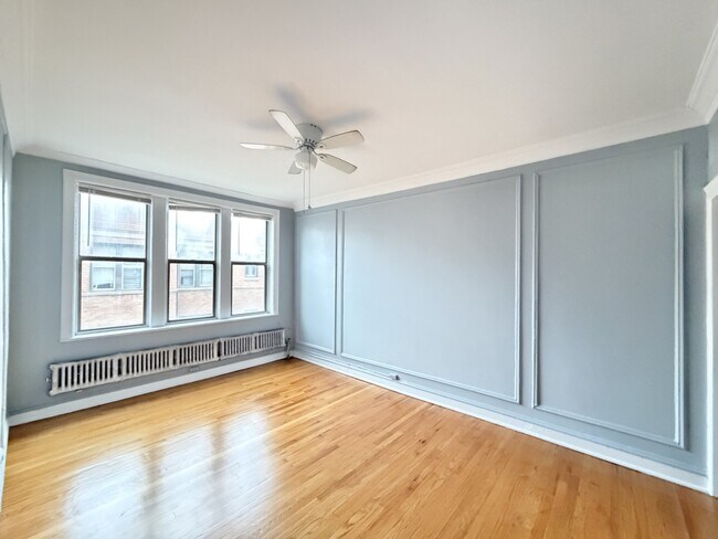 Building Photo - 1371 W Estes Ave