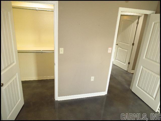 Building Photo - 306 Barnes St