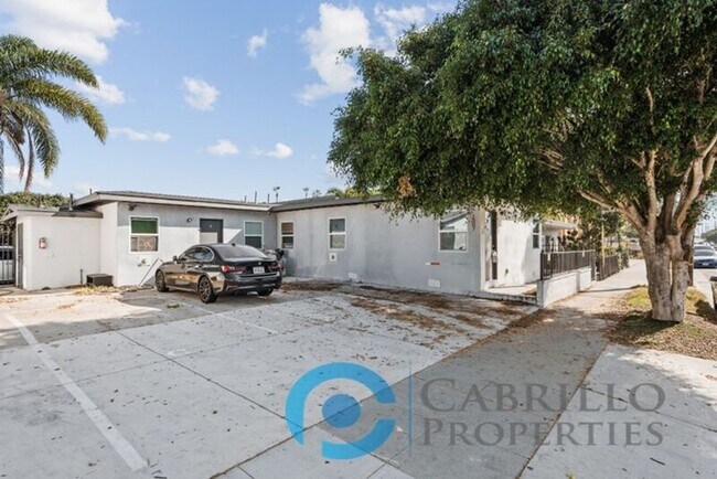 Building Photo - 1307 Division St