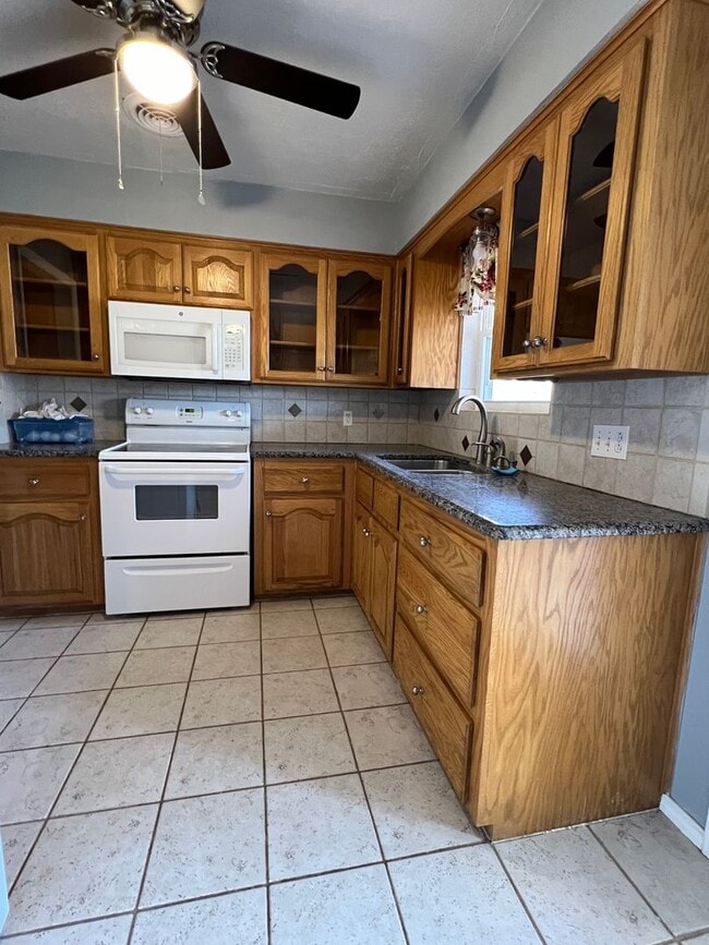 Building Photo - 3808 SE Camden Way