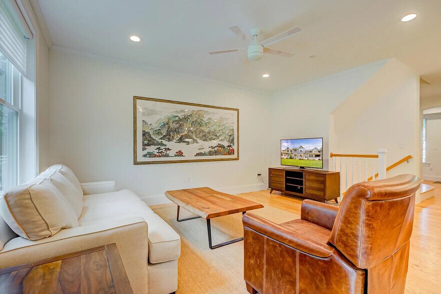 Building Photo - 23 Lily Pond Ln