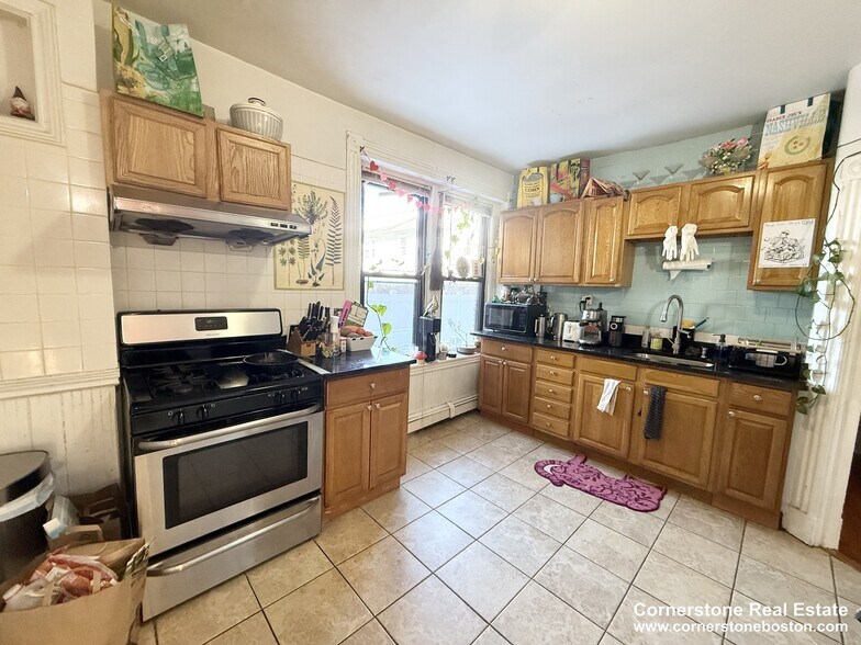 Building Photo - 60 Empire St