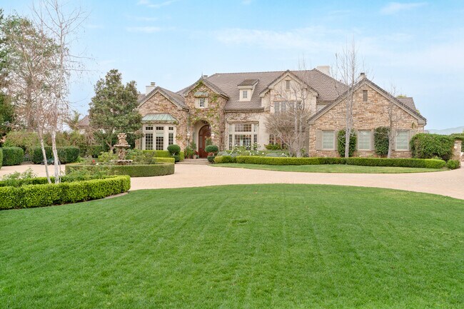 Building Photo - 3243 Calle De Debesa