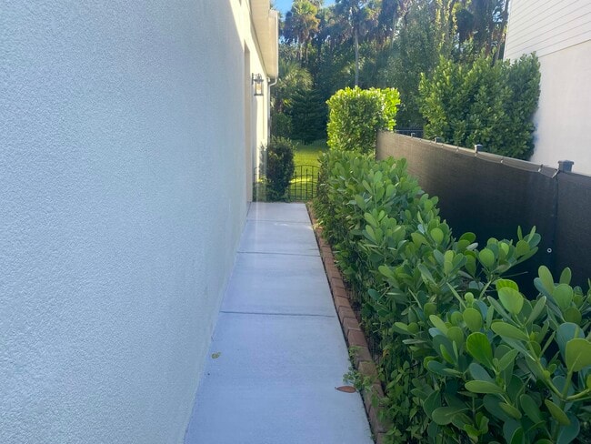 Building Photo - 9433 Ligorio Wy