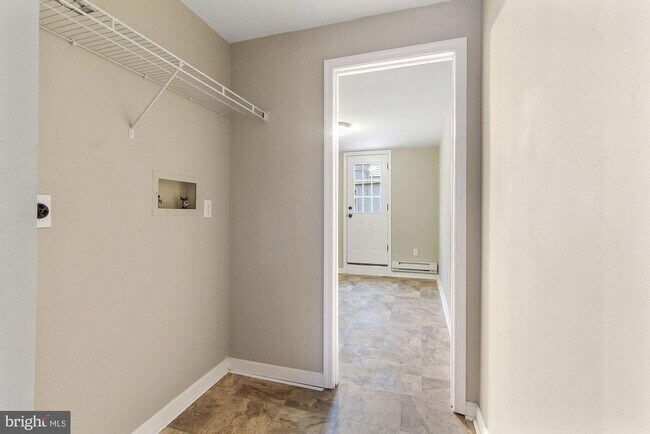 Building Photo - 1144 3rd St