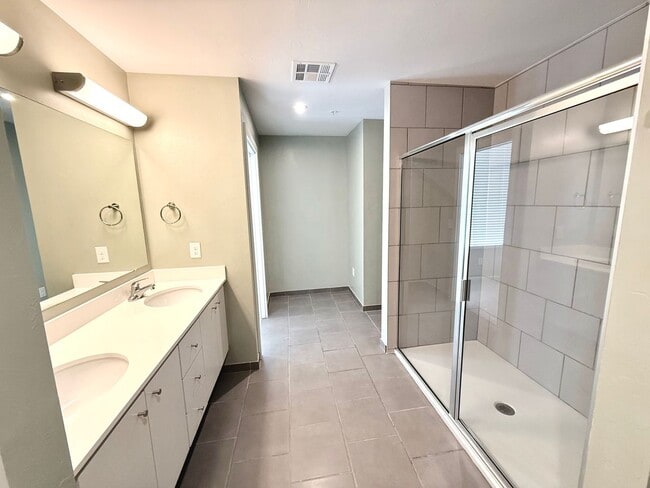 Building Photo - Large, Two-Story Condo in Downtown OKC, Civc Centre Flats!!