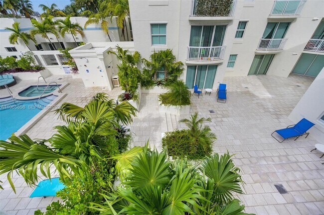 Building Photo - 9172 Collins Ave