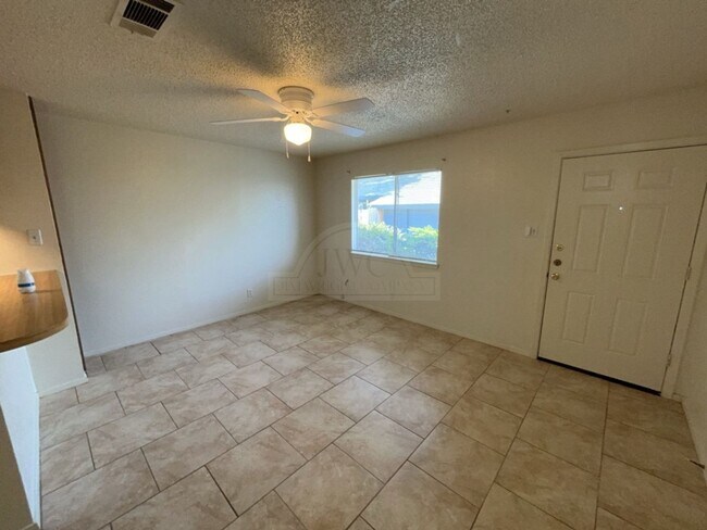 Building Photo - 2210 Silverway Dr