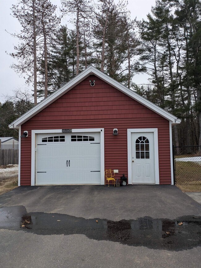 Building Photo - 11 Corn Hill Rd