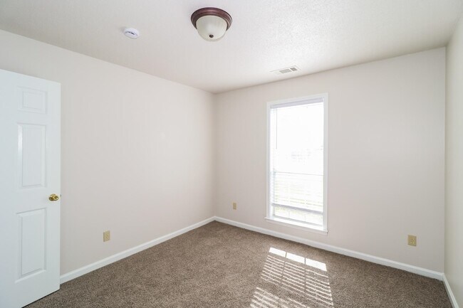 Building Photo - 4704 Ashcroft Dr