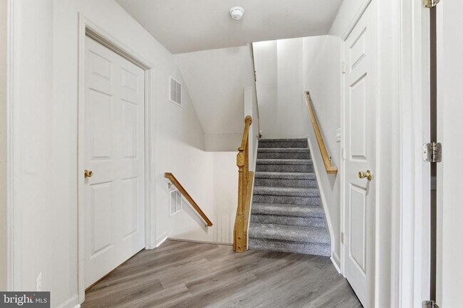 Building Photo - 2109 Bristol Dr