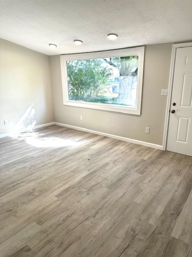 Building Photo - Charming Completely Remodeled Ranch