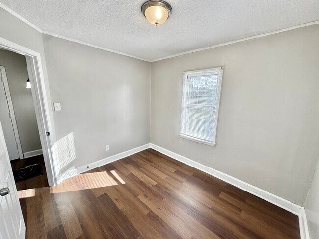 Building Photo - 2071 Hubert Ave