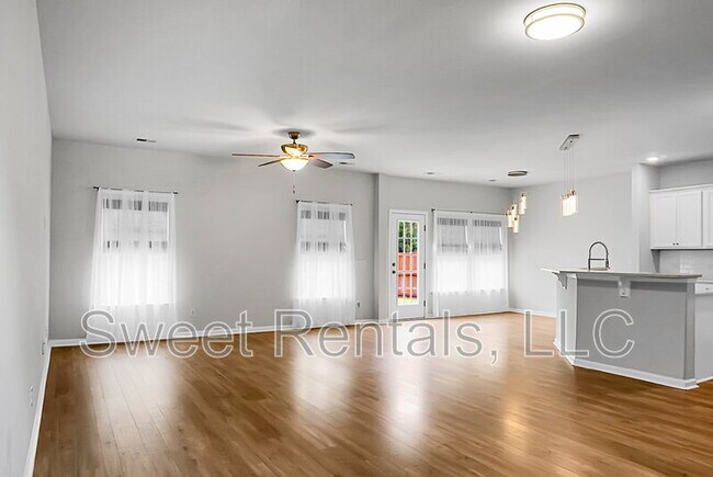 Building Photo - 210 Daniels Creek Cir