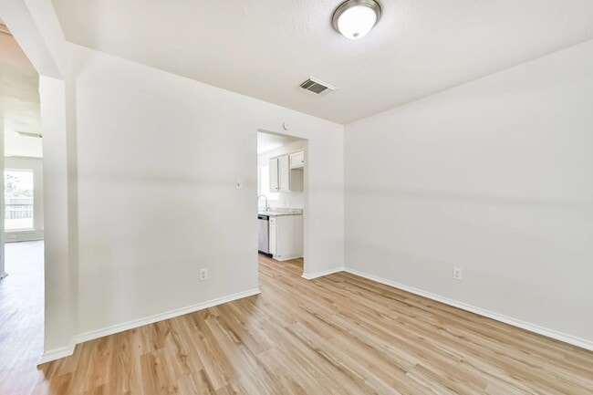 Building Photo - 106 Mango St