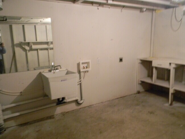 Building Photo - Madison Avenue Units
