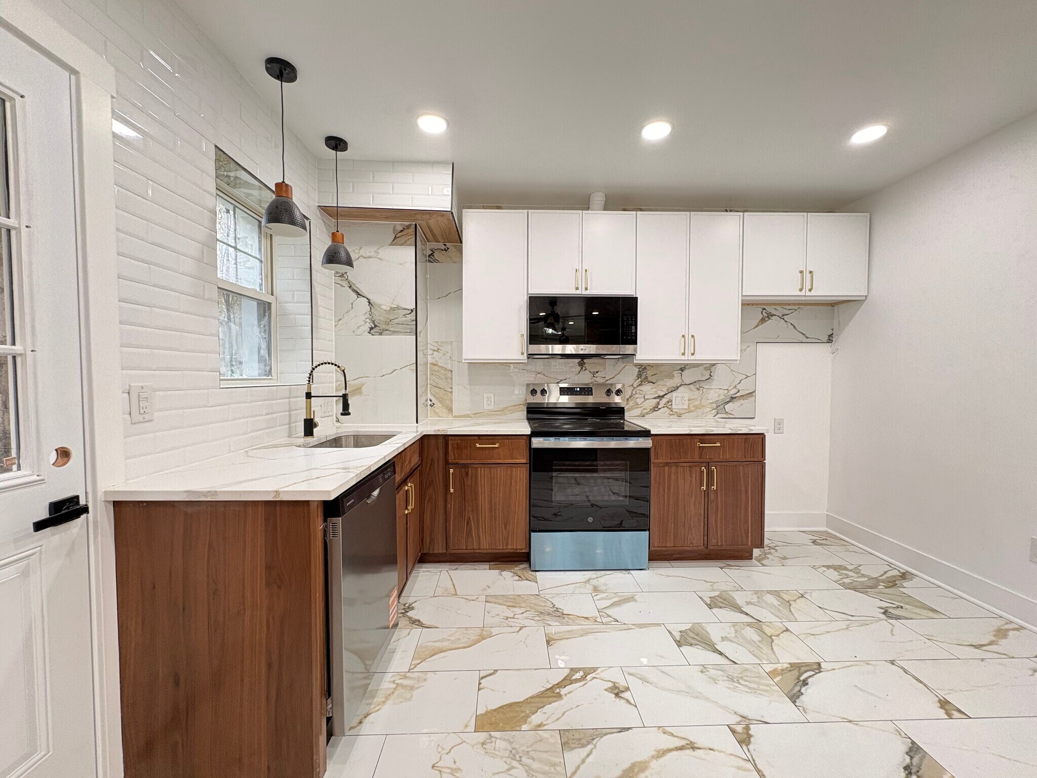 Building Photo - 7128 Card Ln