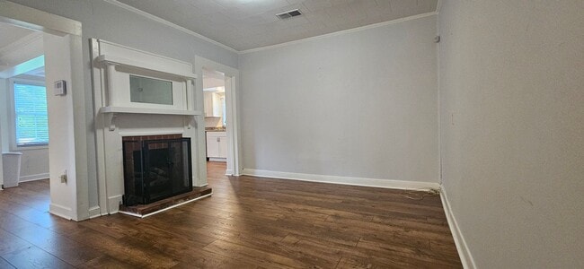 Building Photo - Cozy 2 Bedroom, 1 Bath Home for Rent in Th...
