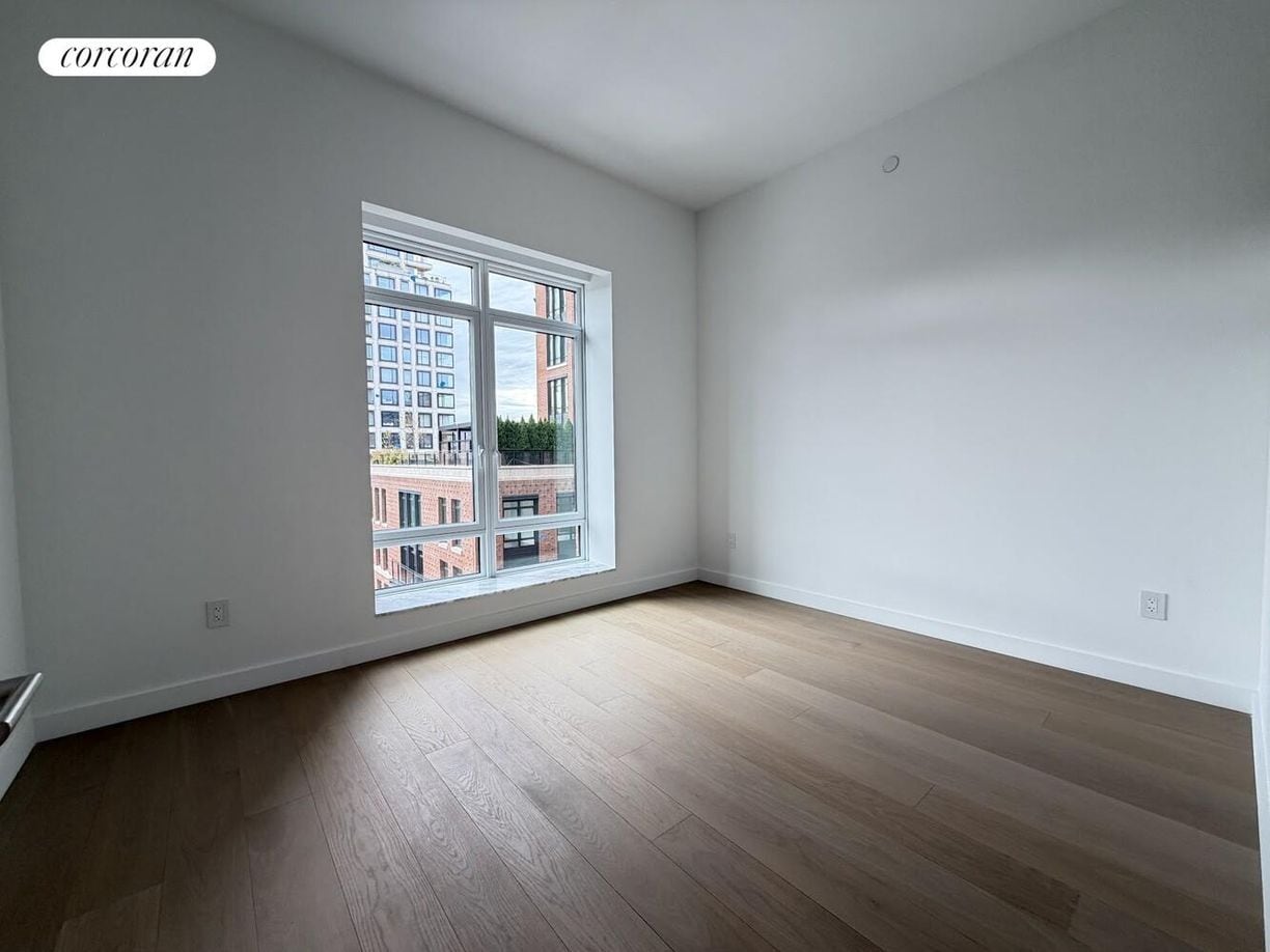 Building Photo - 555 W 22nd St