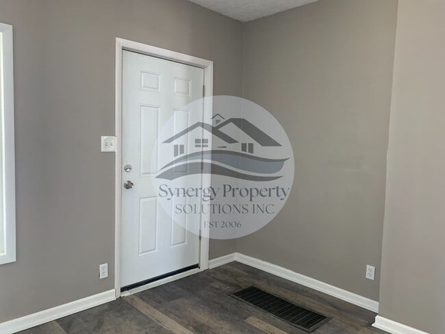 Building Photo - Nice home with Space to grow your Family!