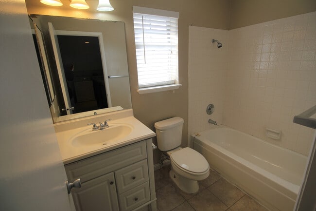 Building Photo - Gorgeous 3Bed/2.5Bath/Pool/Spa, 2-Story Home located in the NW part of the valley