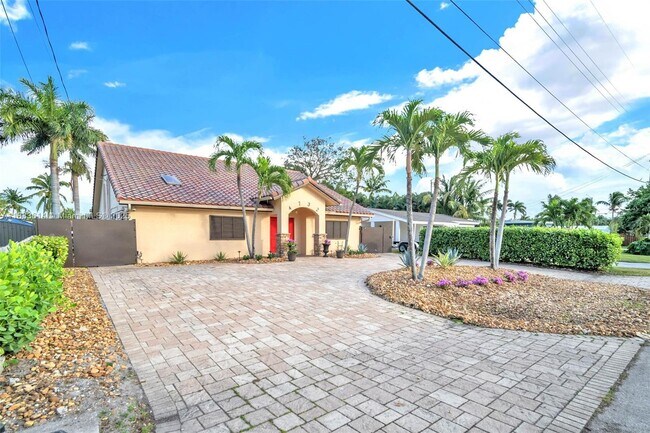 Building Photo - 4732 SW 35th Ave