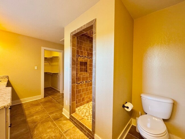 Building Photo - The Home You’ve Been Searching For!