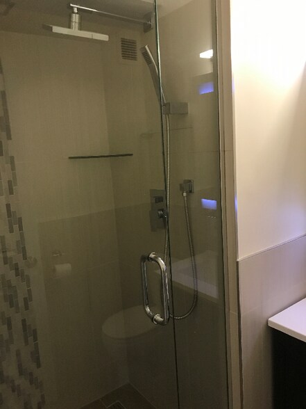 Building Photo - 3440 N Lake Shore Dr