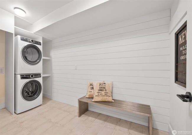 Building Photo - Brand new 2 bedroom with luxury finishes i...