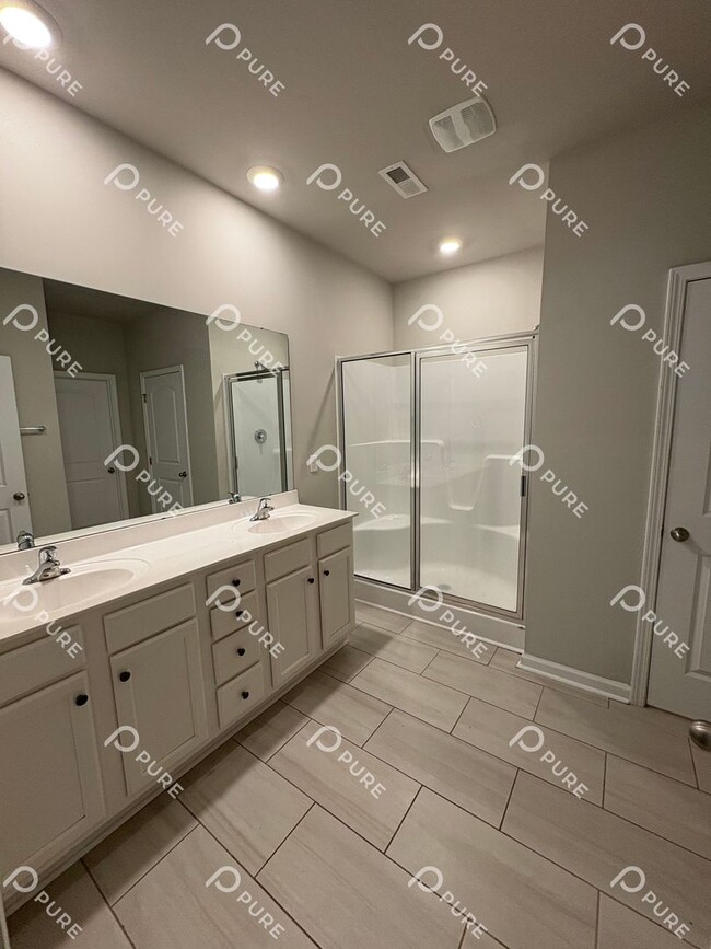 Building Photo - 14170 Lannister Ln