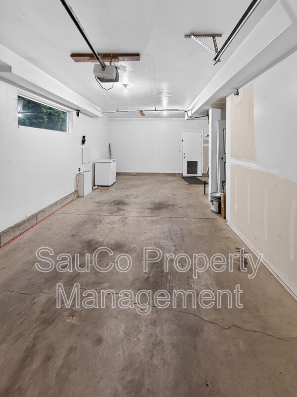 Building Photo - 7839 NE Kian Ln