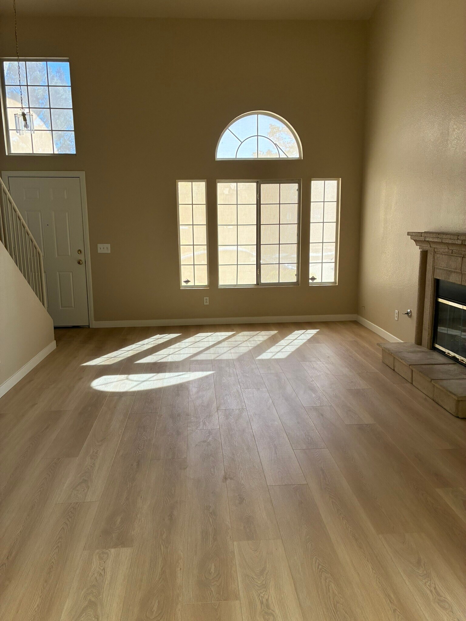 Building Photo - 215 Oro Canyon St