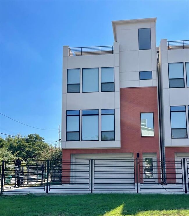 Primary Photo - 2408 Emancipation Ave