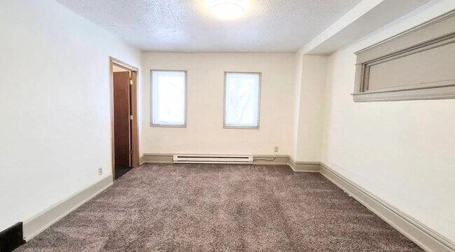 Building Photo - Beautiful 4-Bedroom Unit in St. Paul - Available Now!