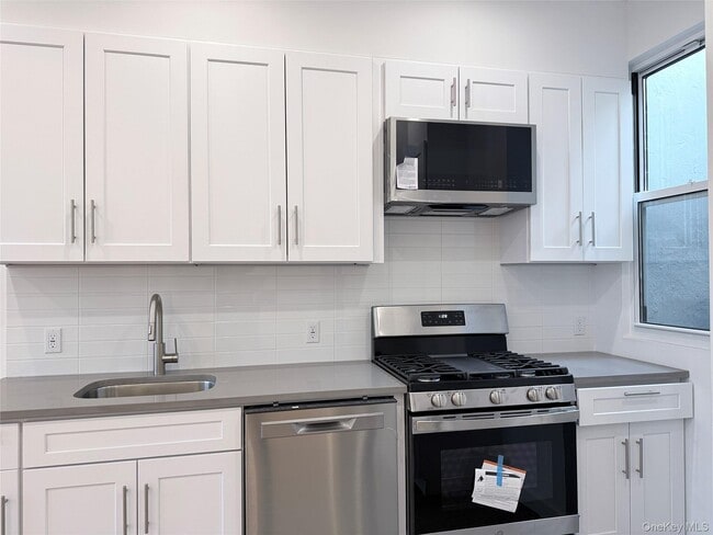 Building Photo - 40-18 50th Ave