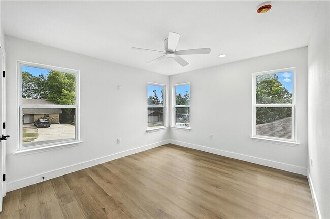 Building Photo - 815 Buckingham Pl
