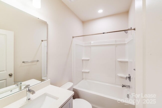 Building Photo - 645 Brookwood St