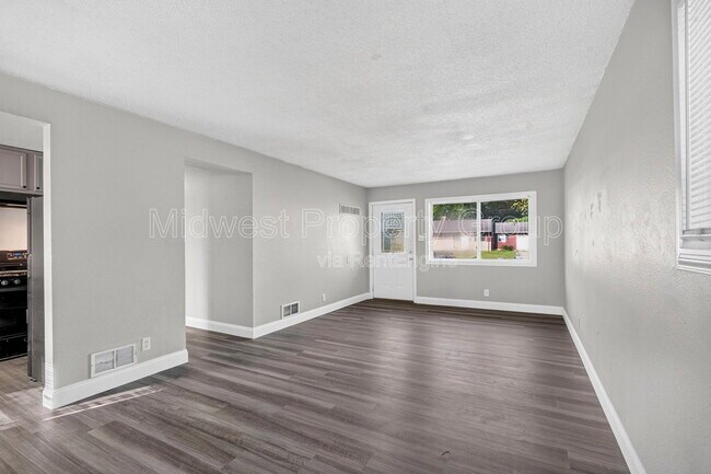 Building Photo - 273 Roderick Dr
