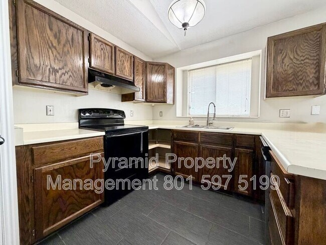 Building Photo - 979 Blue Heron Cir