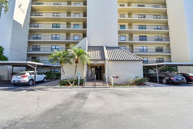 Building Photo - 2700 Cove Cay Dr