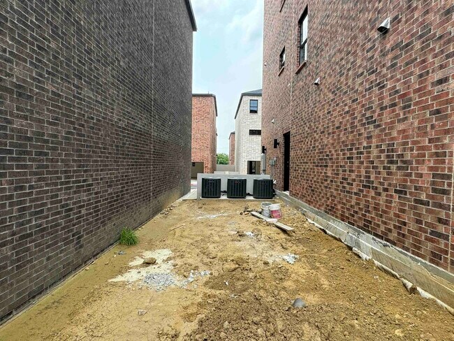 Building Photo - 210 Veracruz Dr